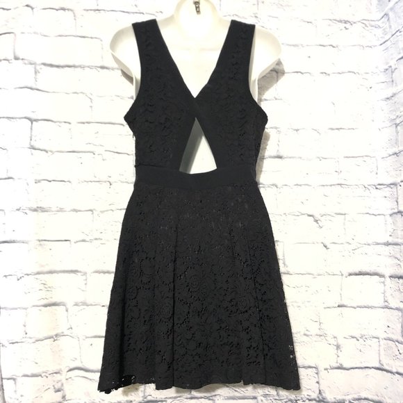 FREE PEOPLE LOVELY BLACK V NECK LACE MINI DRESS XS - Picture 4 of 11